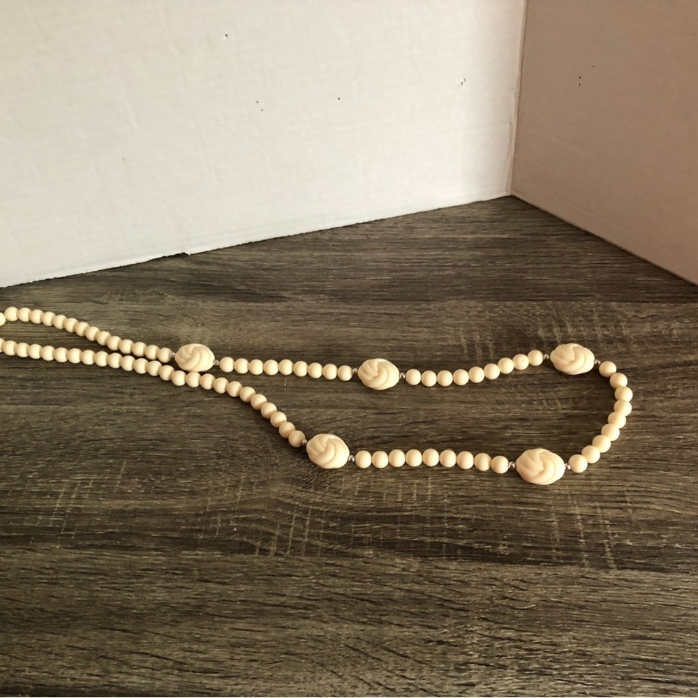 Vtg Ivory Beaded Necklace